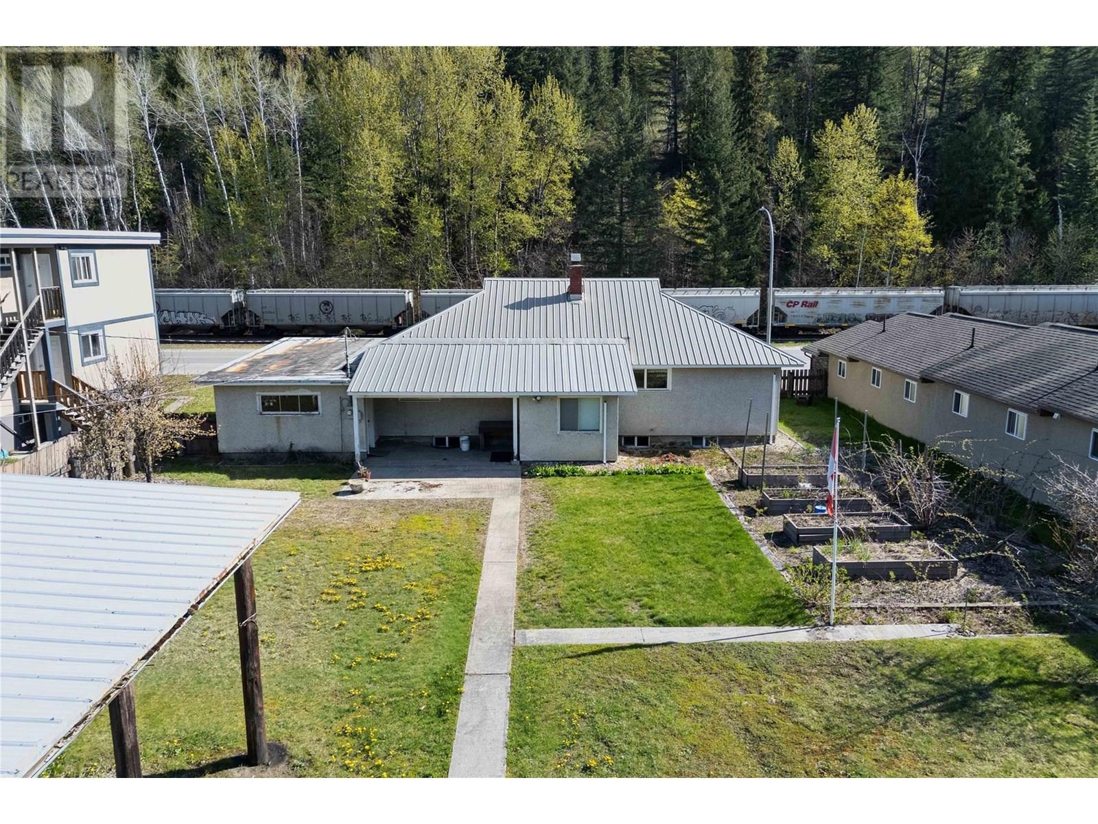 1115 Victoria Road W, Revelstoke