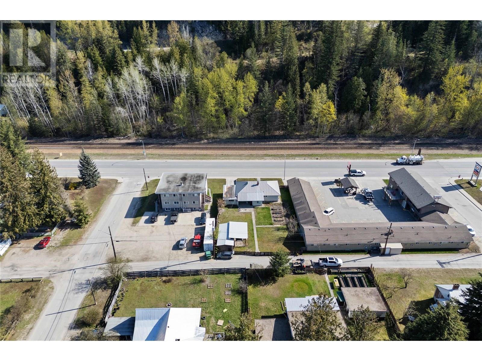 1115 Victoria Road W, Revelstoke