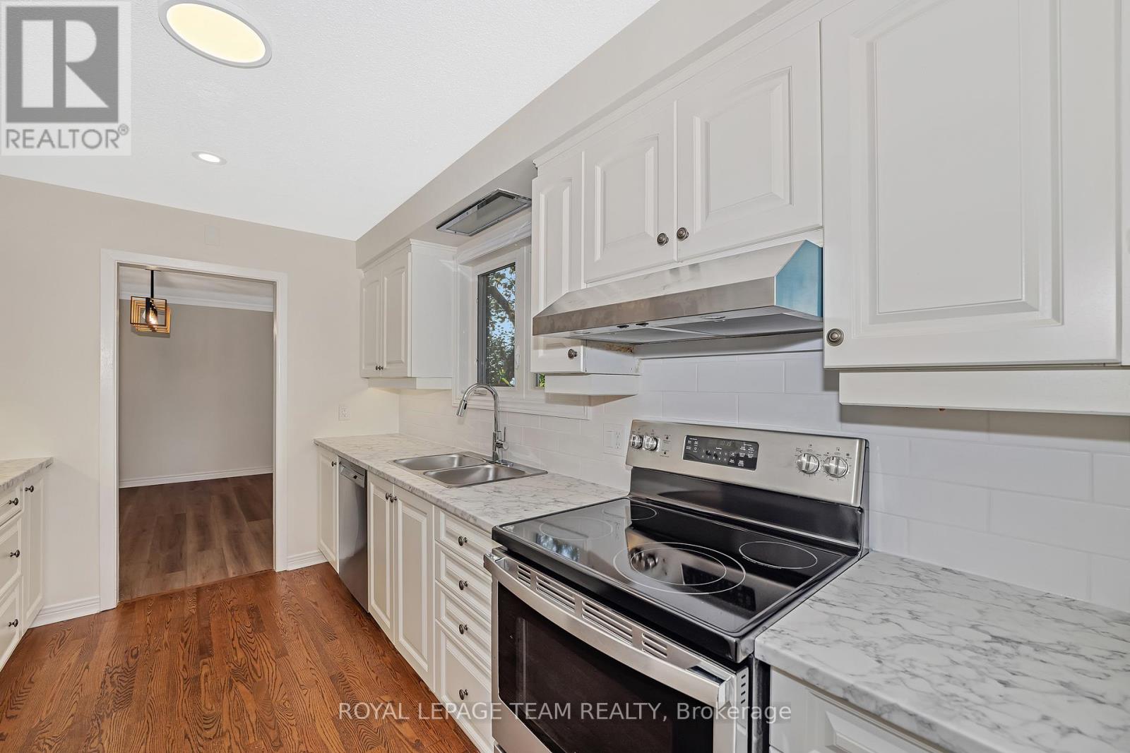 Photo 15 of 1825 Yale Avenue, Ottawa ON