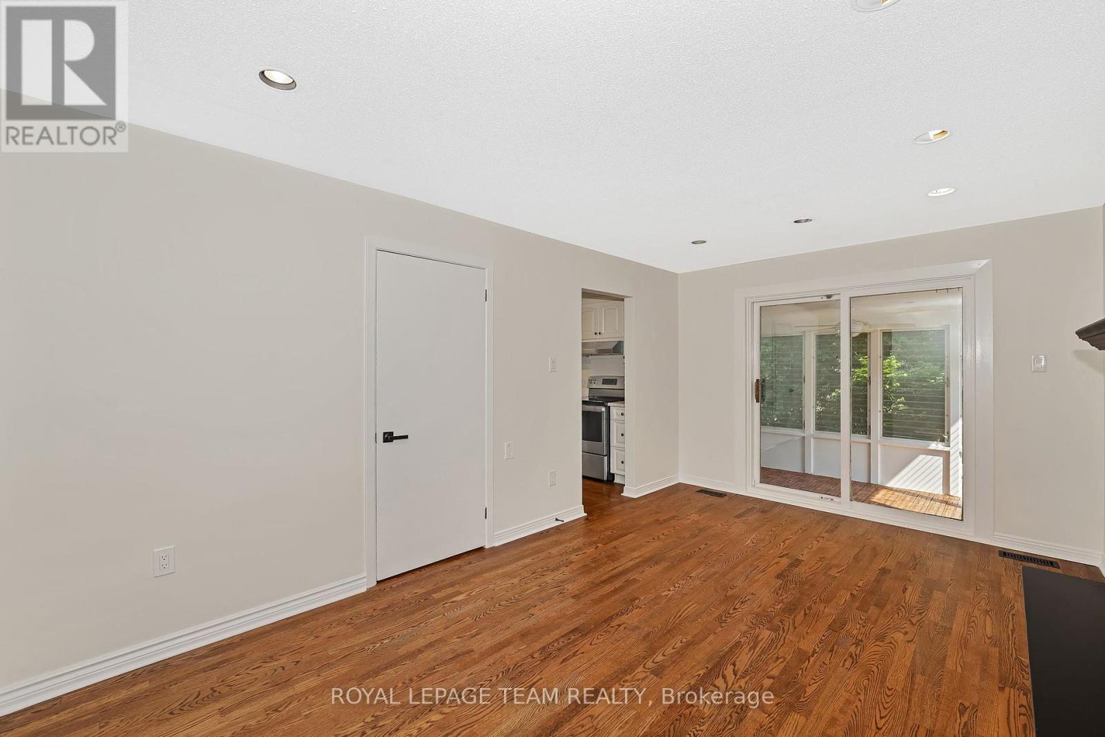 Photo 16 of 1825 Yale Avenue, Ottawa ON