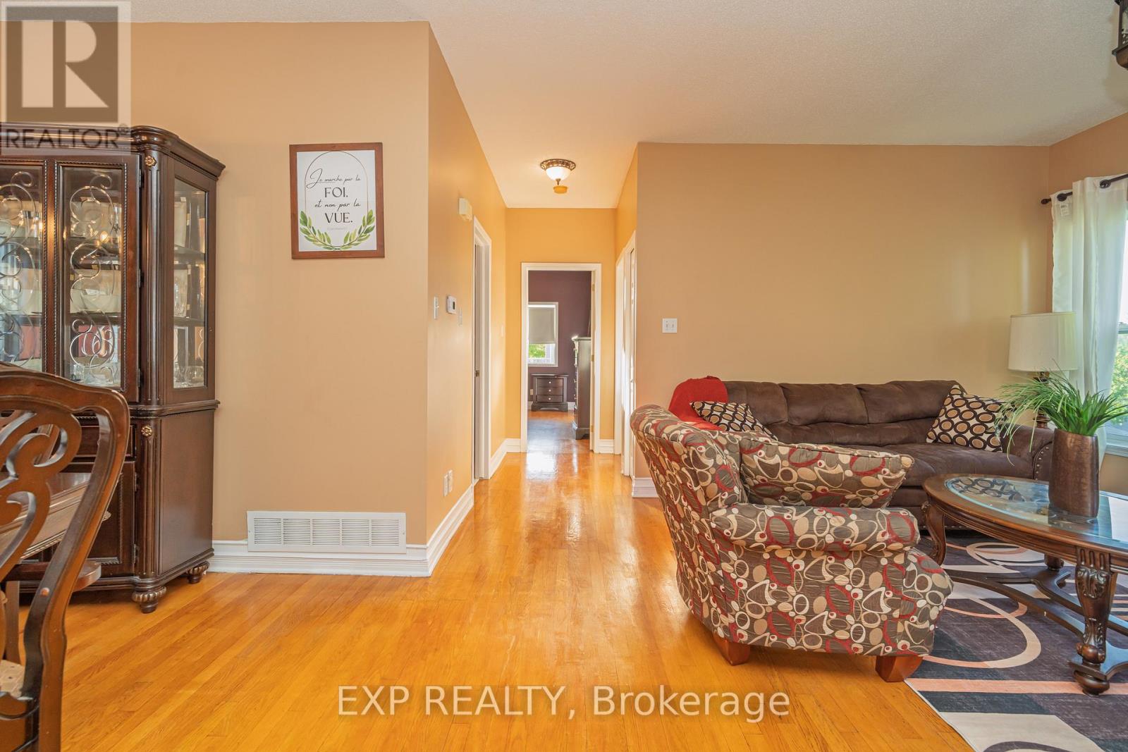 Photo 11 of 1567 Rumford Drive, Ottawa ON