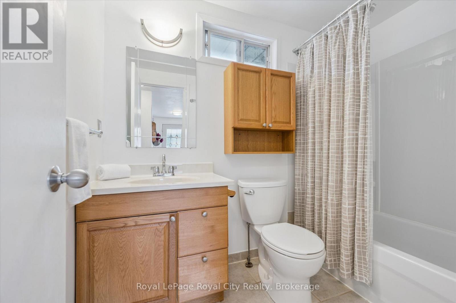 Photo 32 of 289 Strathallan Street, Centre Wellington ON