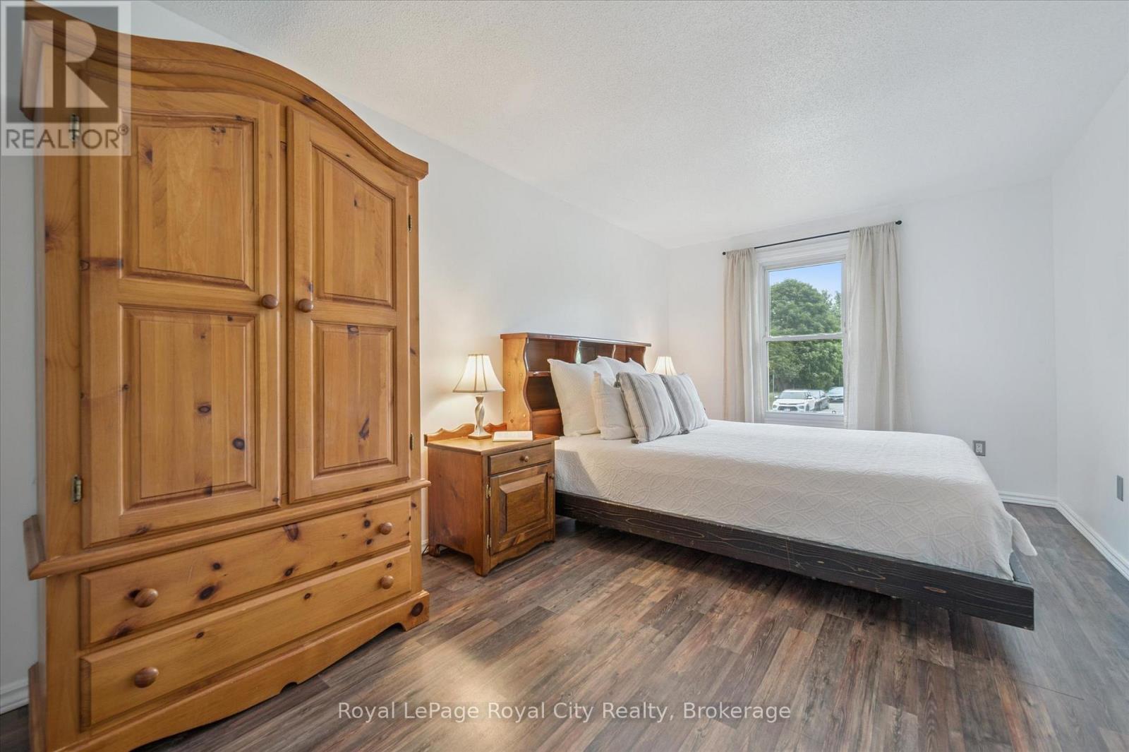 Photo 2 of 289 Strathallan Street, Centre Wellington ON
