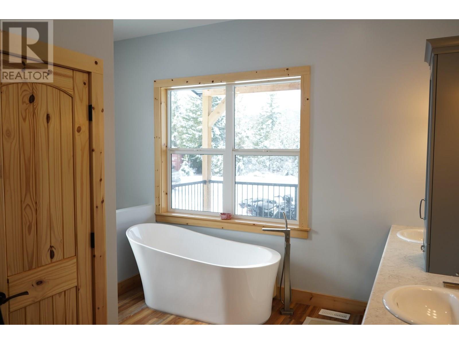 Photo 9 of 3630 Sharptail Road, Clinton BC