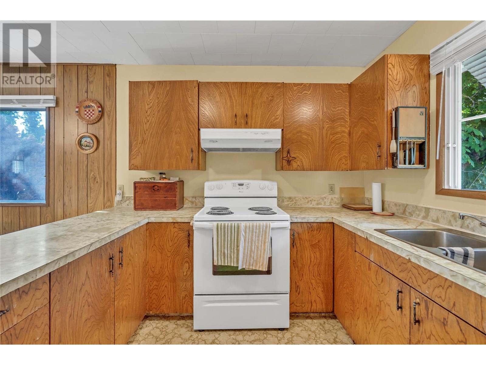  1049 Government Street, Penticton