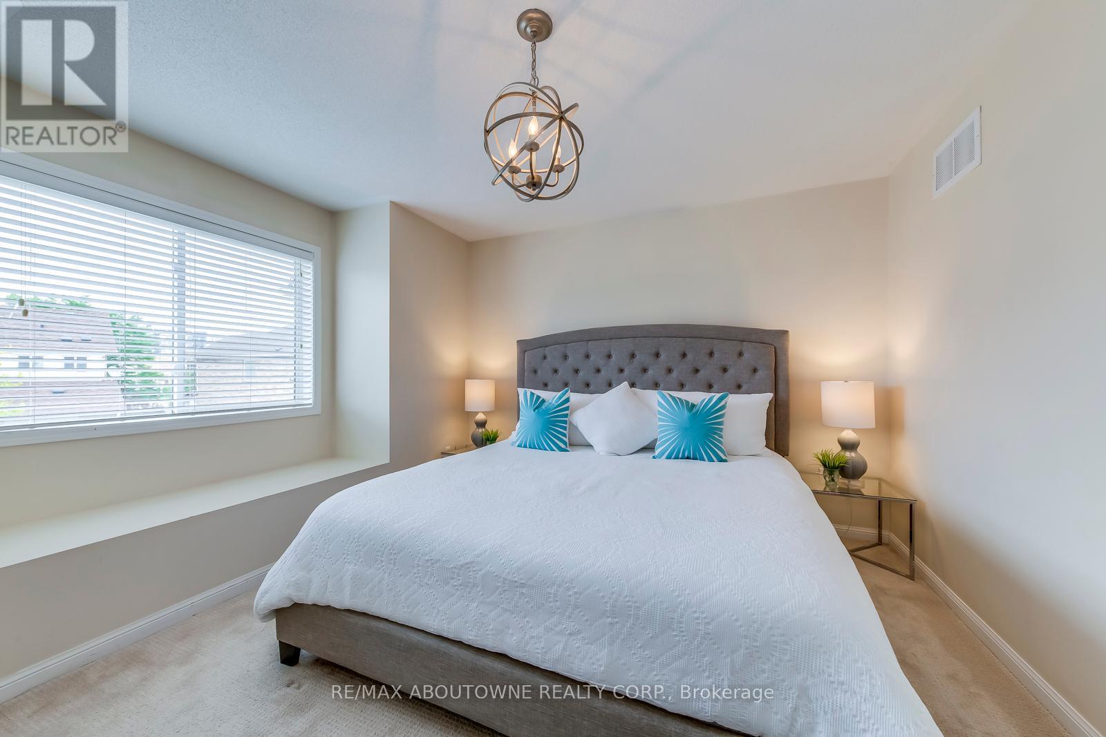 Photo 3 of 2457 Springforest Drive, Oakville ON