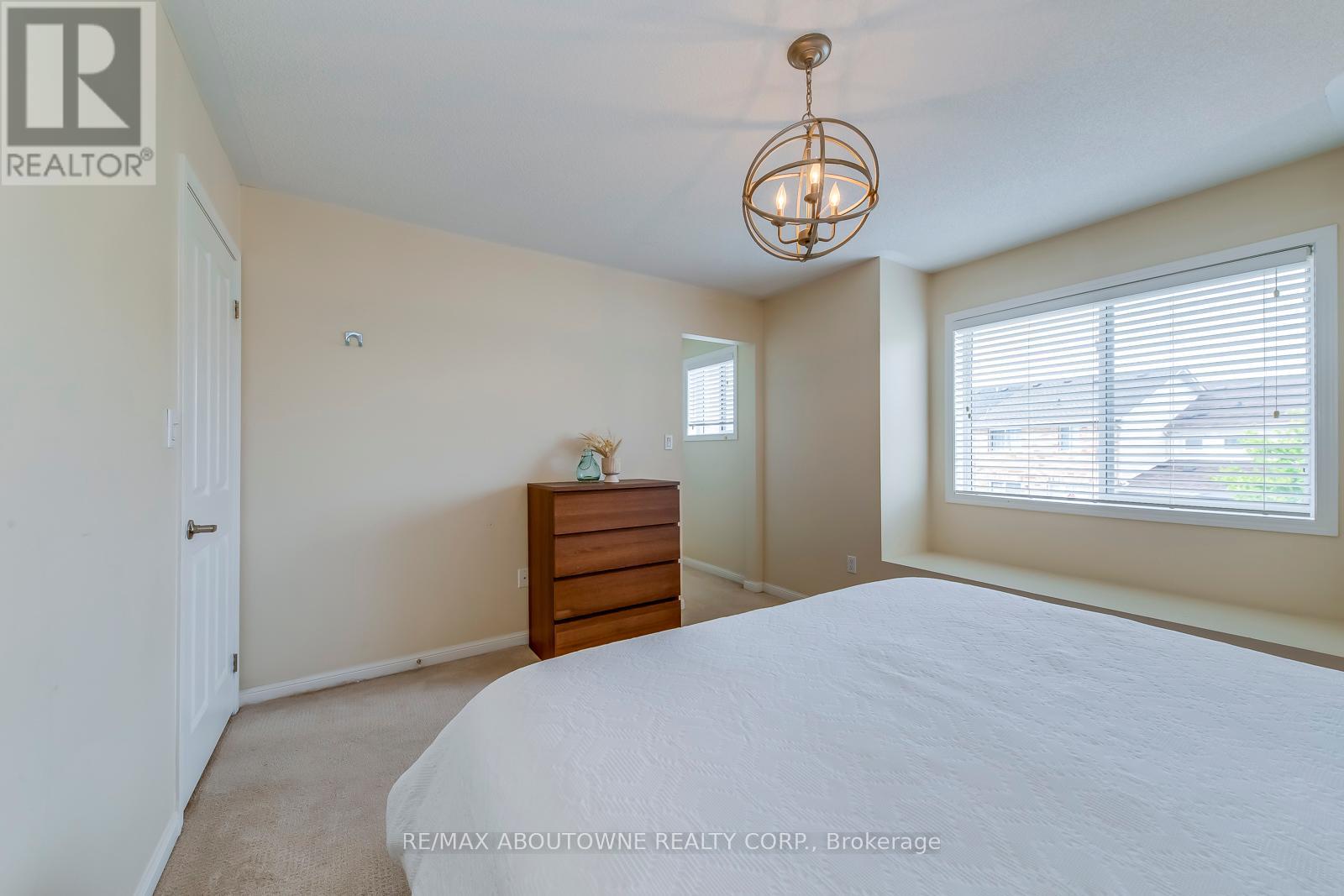 Photo 24 of 2457 Springforest Drive, Oakville ON