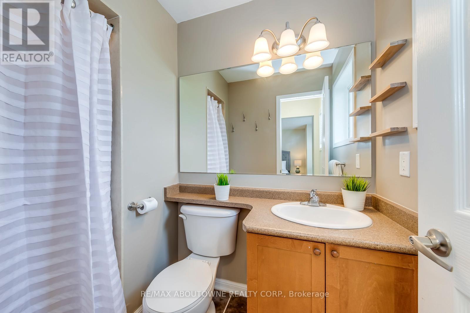 Photo 7 of 2457 Springforest Drive, Oakville ON
