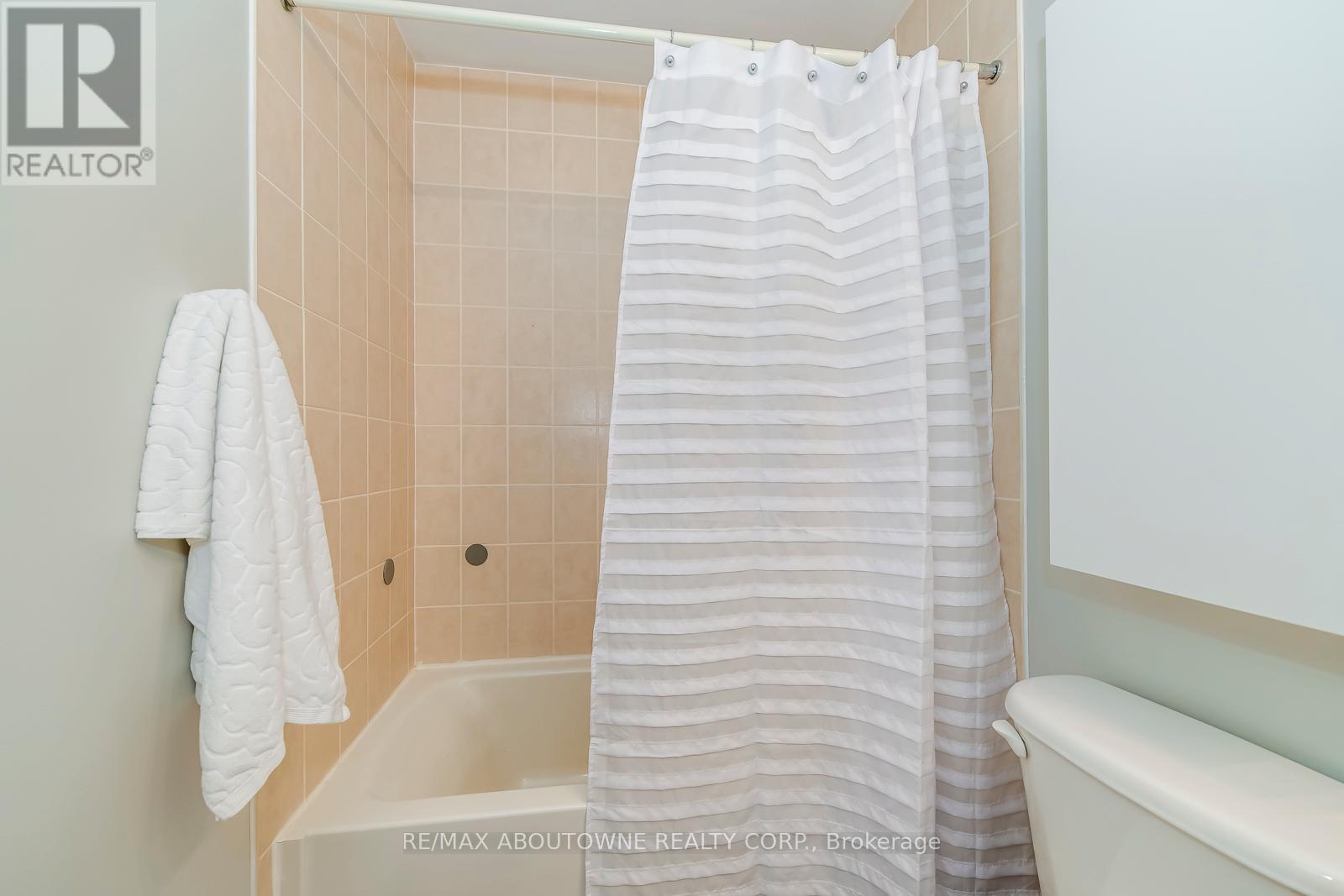 Photo 46 of 2457 Springforest Drive, Oakville ON