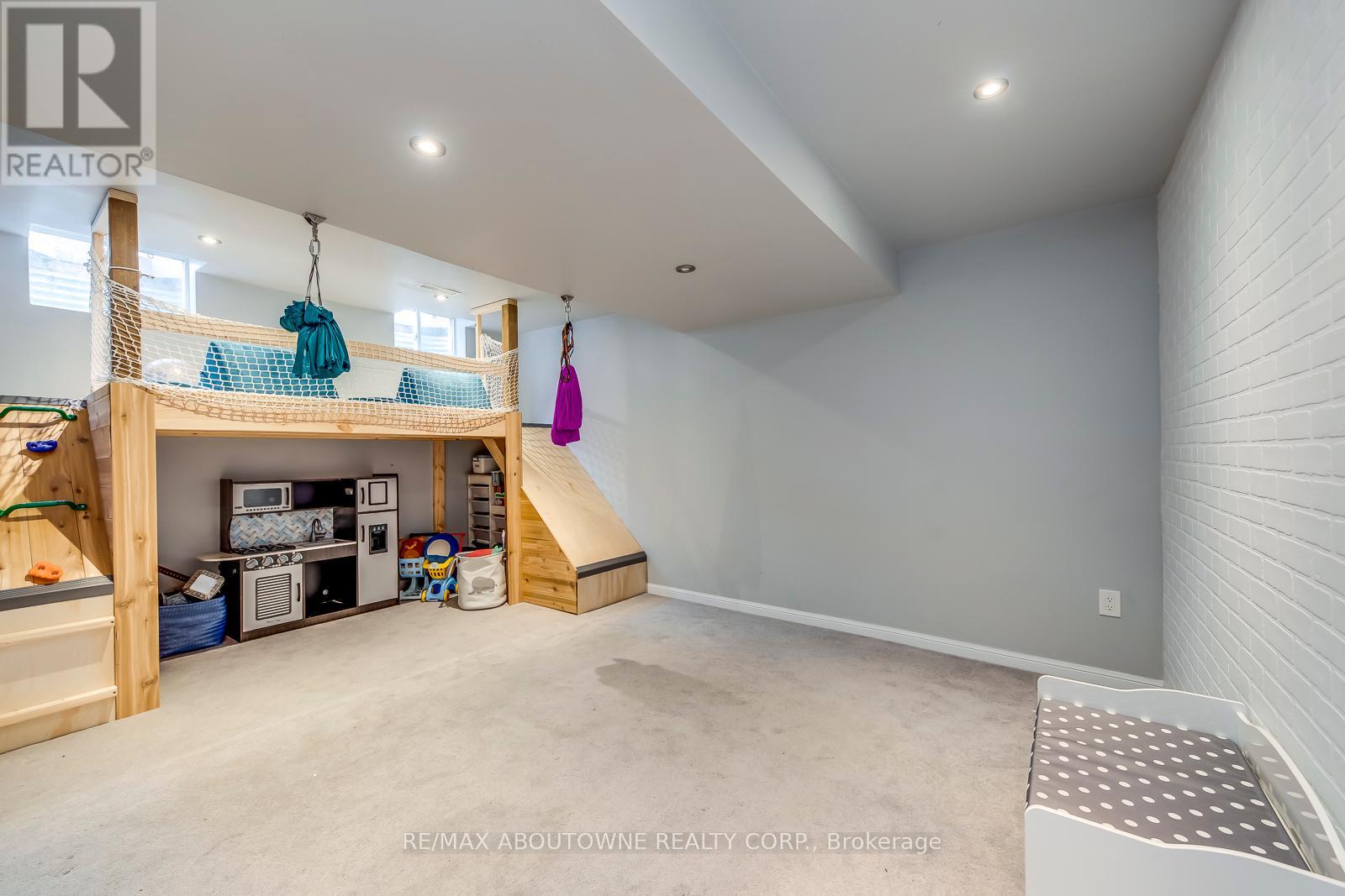 Photo 22 of 2457 Springforest Drive, Oakville ON