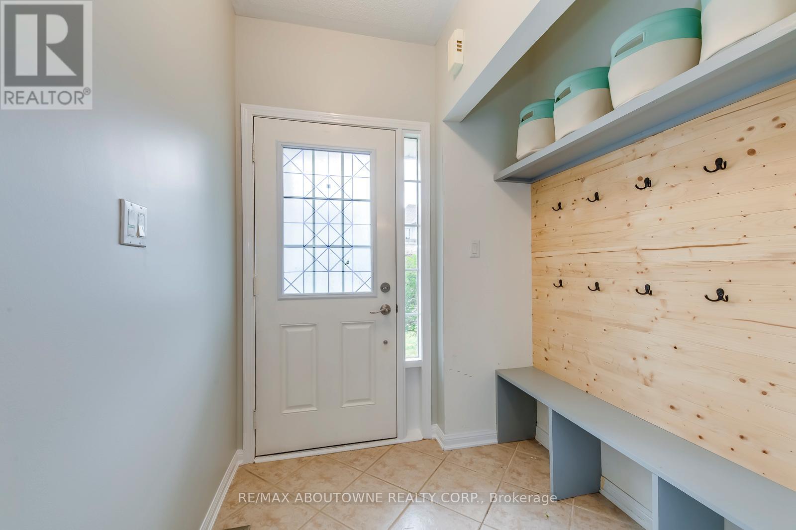 Photo 32 of 2457 Springforest Drive, Oakville ON