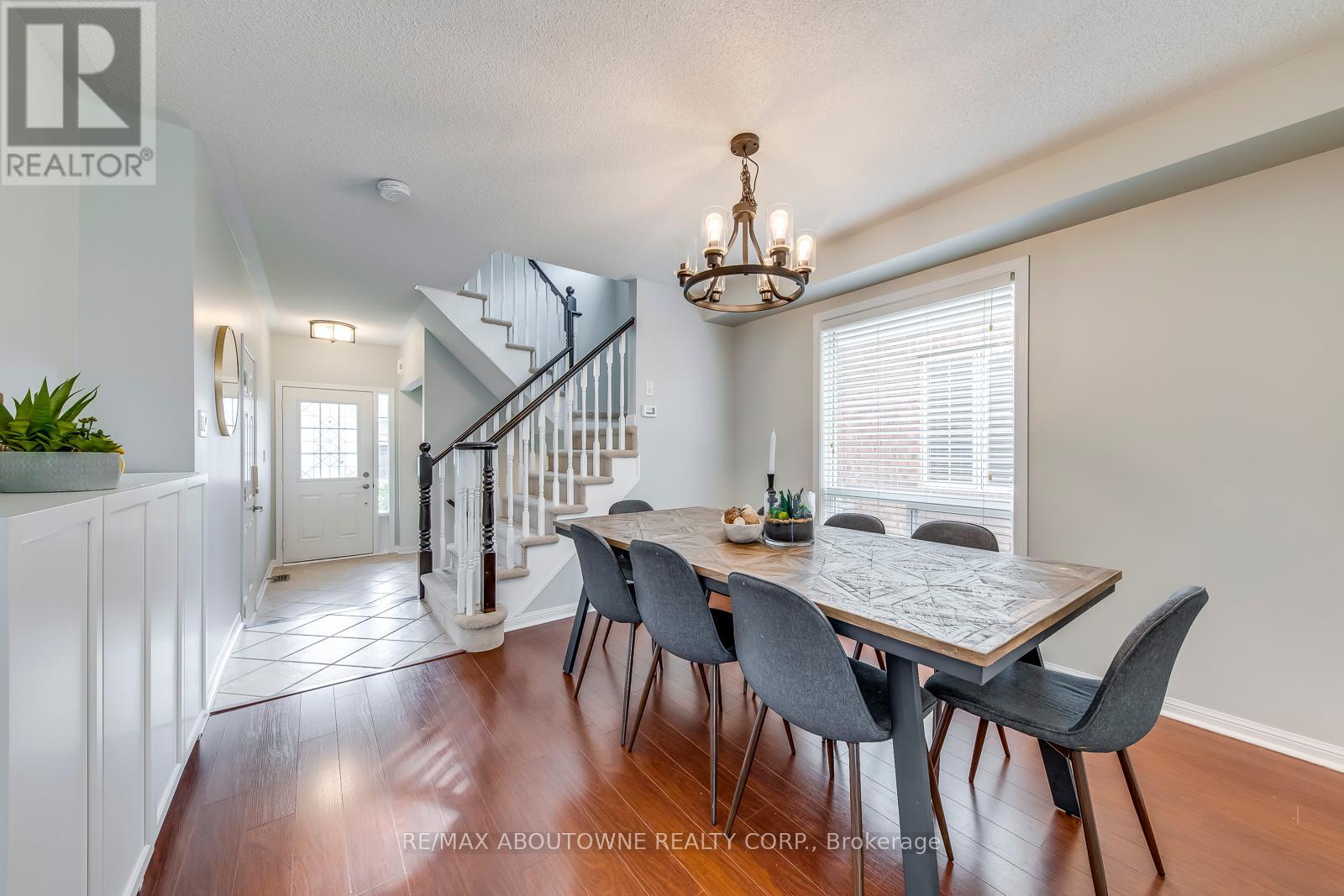 Photo 8 of 2457 Springforest Drive, Oakville ON