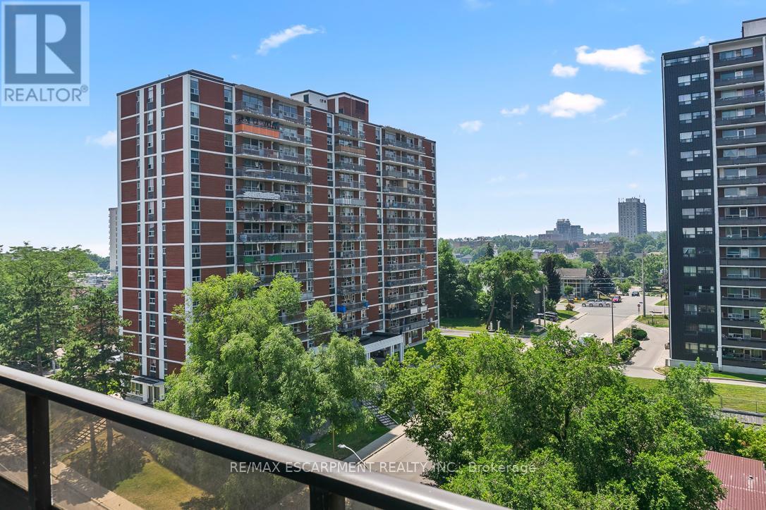 Photo 11 of 805 15 Elizabeth Street, Mississauga ON