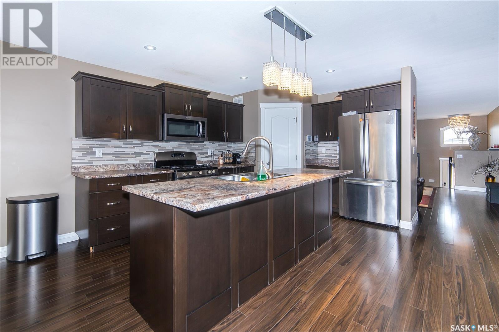 Single Family House Bi-level for Sale in  Zary ROAD Saskatoon 