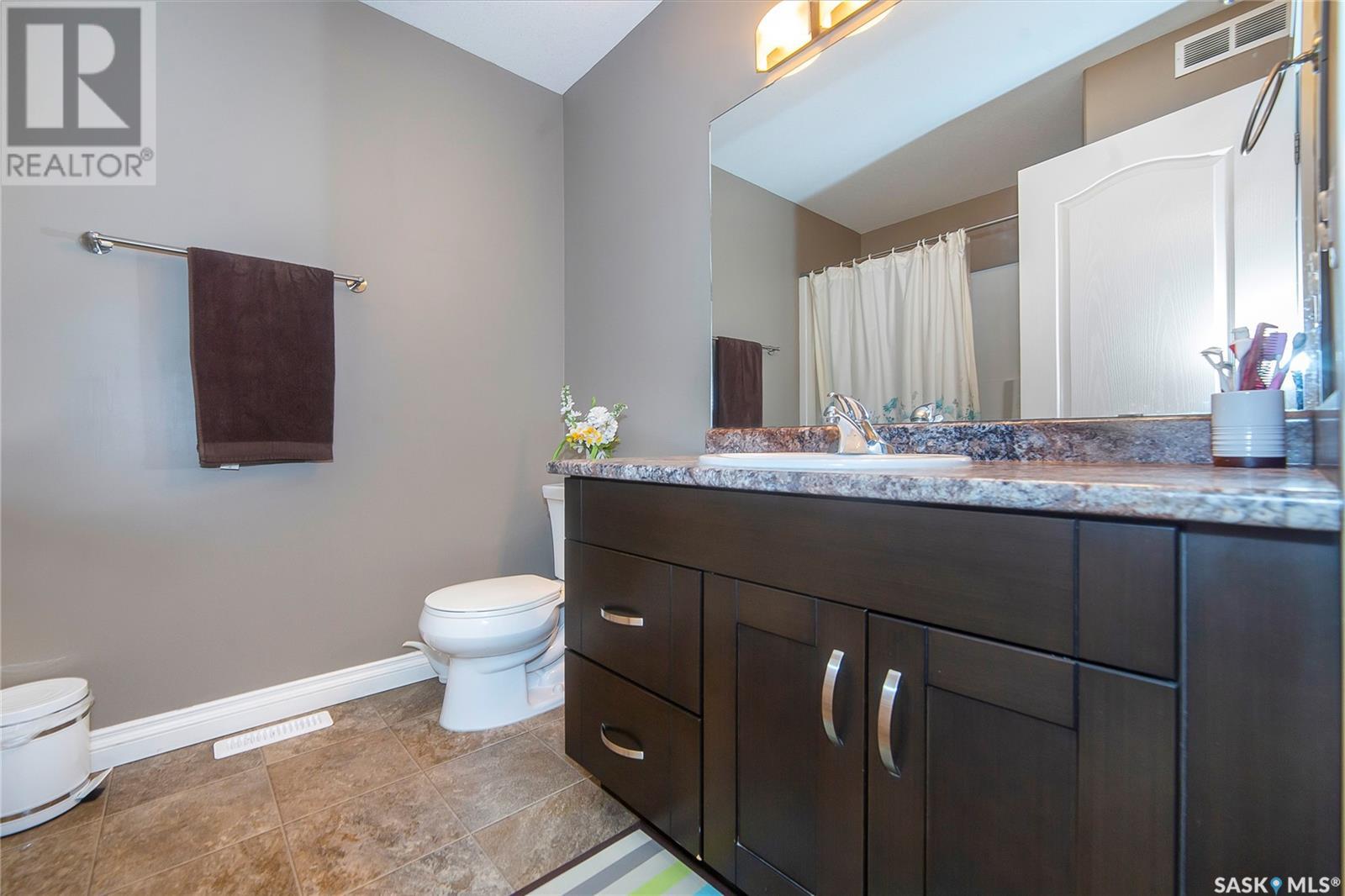 Single Family House Bi-level for Sale in  Zary ROAD Saskatoon 