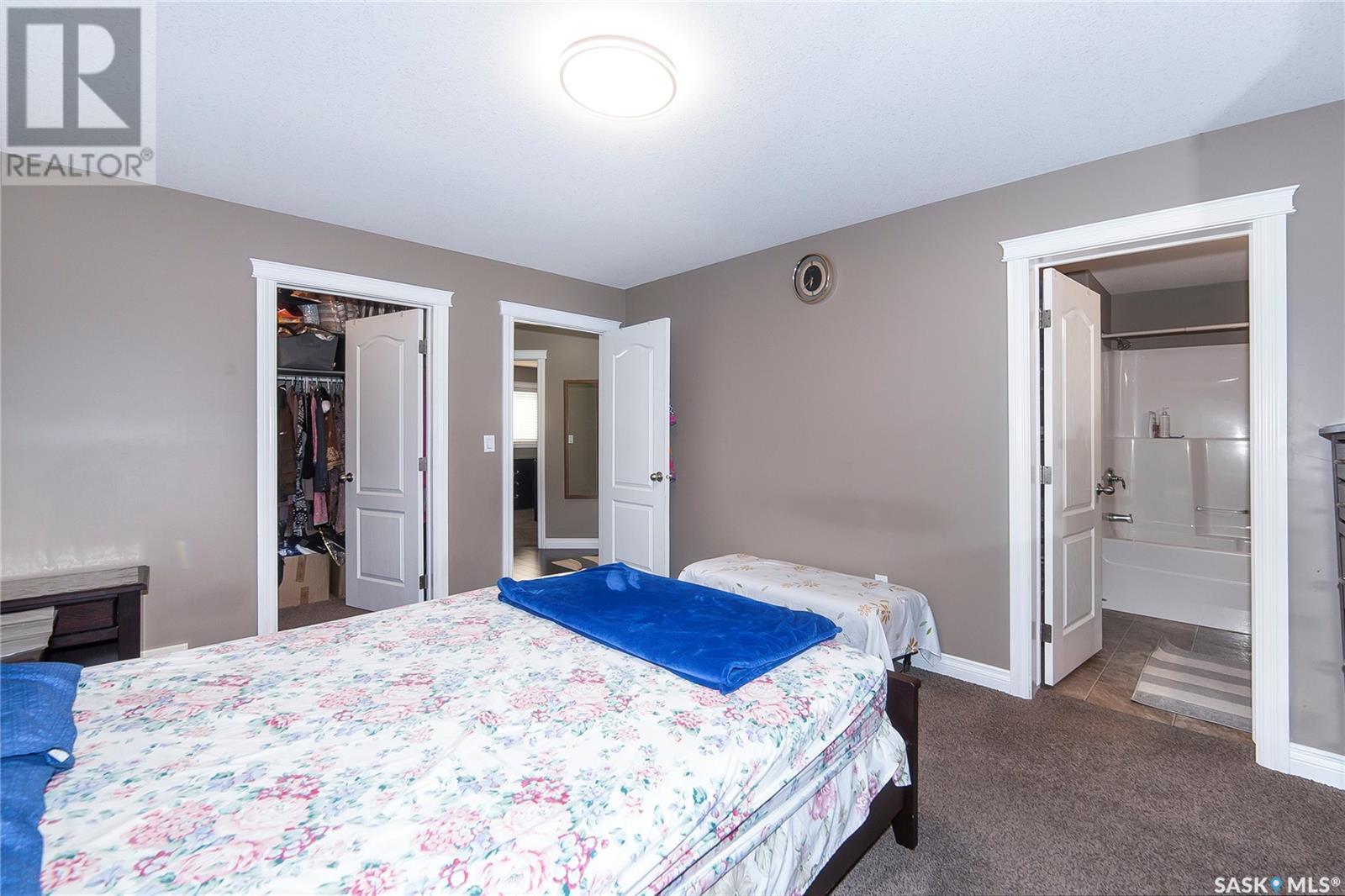 Single Family House Bi-level for Sale in  Zary ROAD Saskatoon 