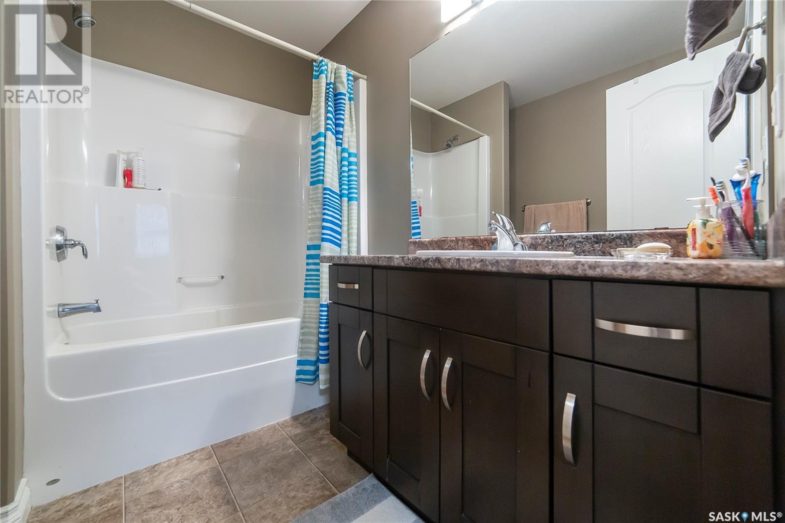 Single Family House Bi-level for Sale in  Zary ROAD Saskatoon 