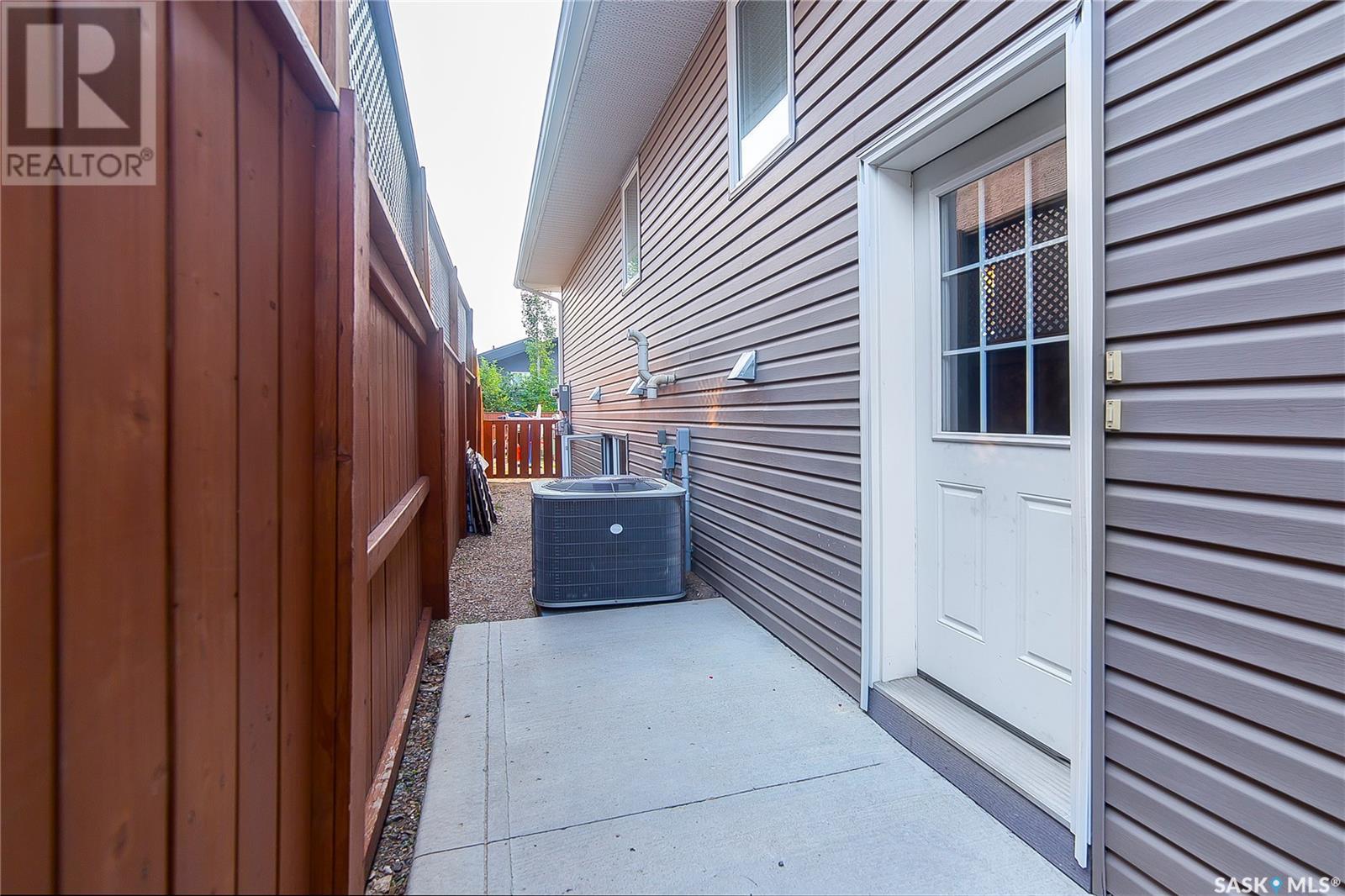 Single Family House Bi-level for Sale in  Zary ROAD Saskatoon 