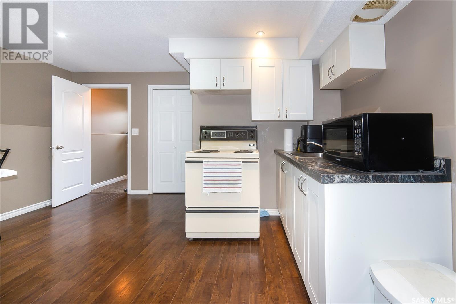 Single Family House Bi-level for Sale in  Zary ROAD Saskatoon 