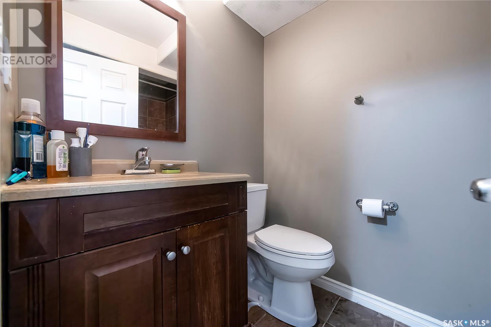 Single Family House Bi-level for Sale in  Zary ROAD Saskatoon 