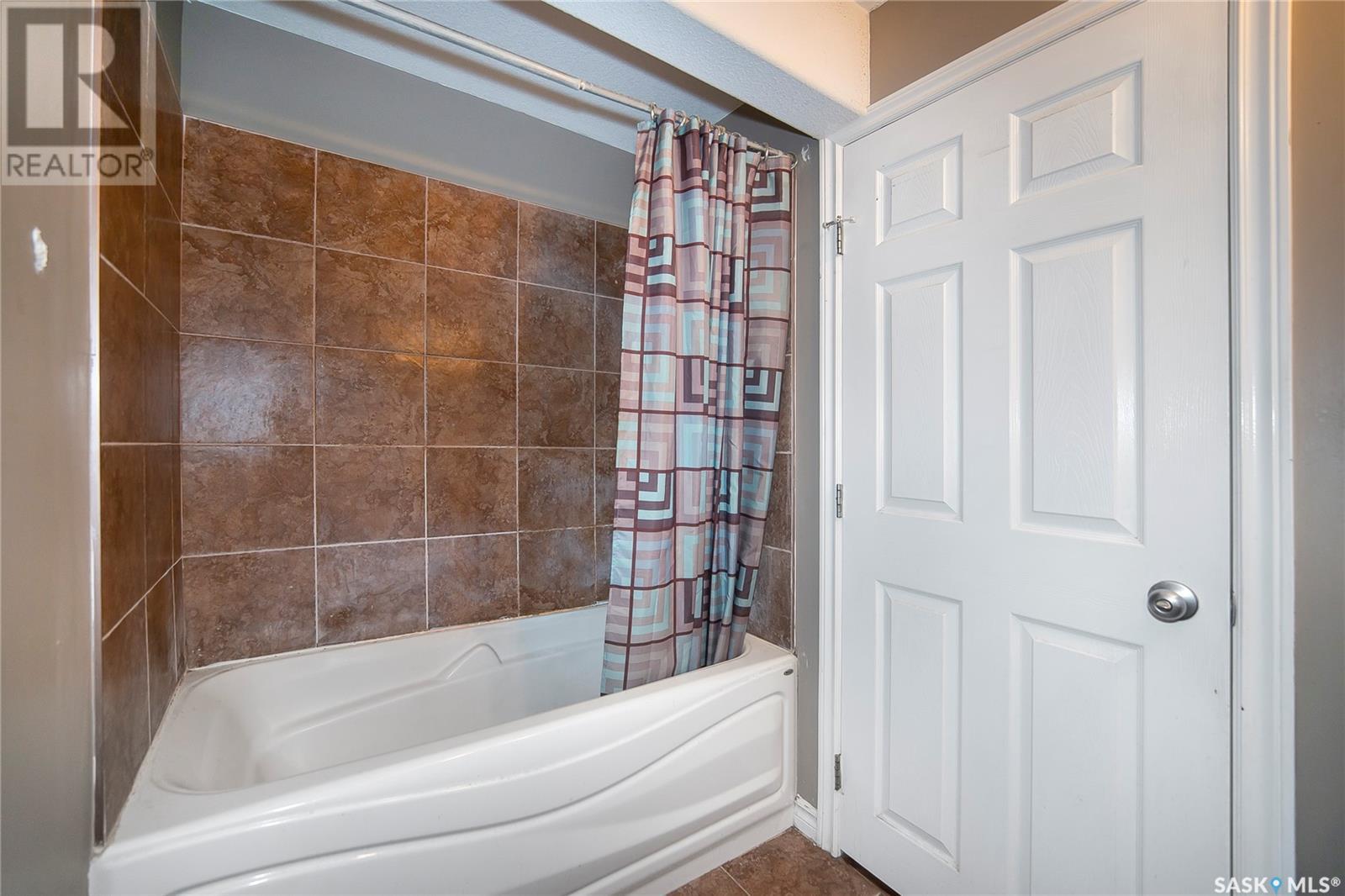 Single Family House Bi-level for Sale in  Zary ROAD Saskatoon 