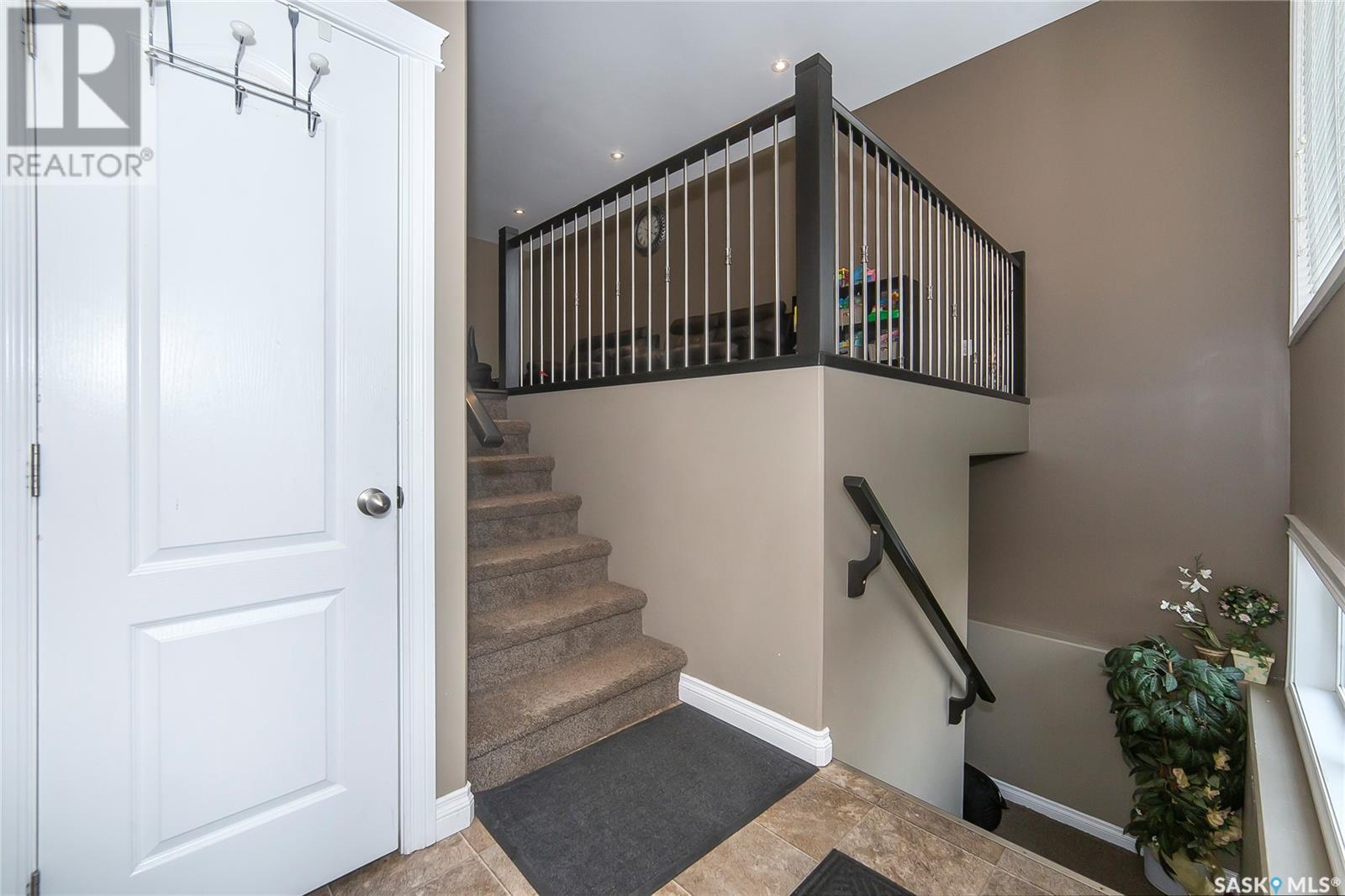 Single Family House Bi-level for Sale in  Zary ROAD Saskatoon 
