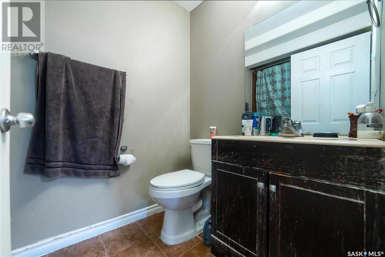 Single Family House Bi-level for Sale in  Zary ROAD Saskatoon 