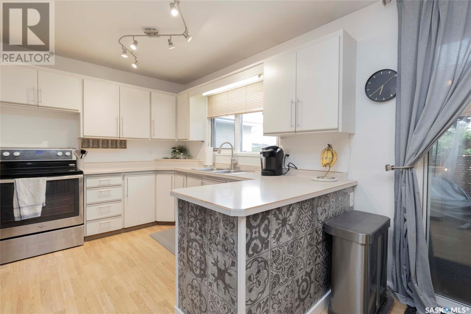 Photo 3 of 237 Guelph Crescent, Saskatoon SK
