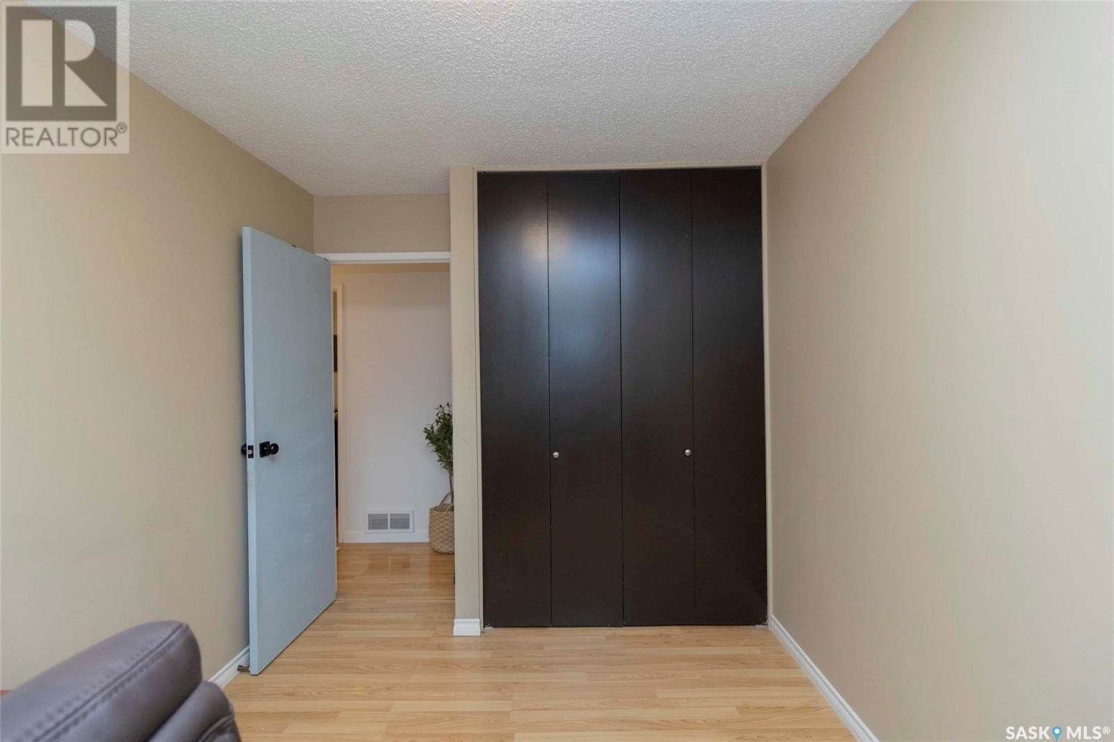 Photo 13 of 237 Guelph Crescent, Saskatoon SK