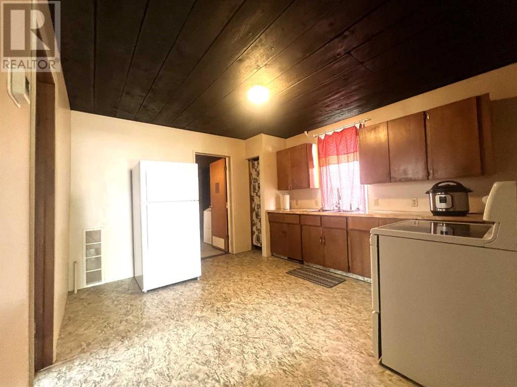 Photo 13 of 4805 17 Avenue, Edson AB