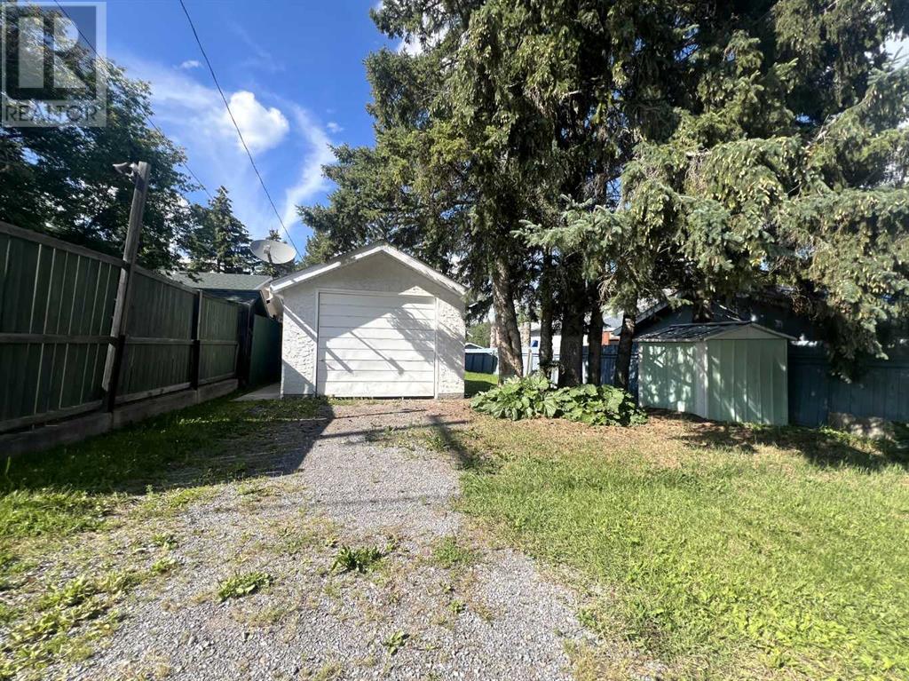 Photo 8 of 4805 17 Avenue, Edson AB
