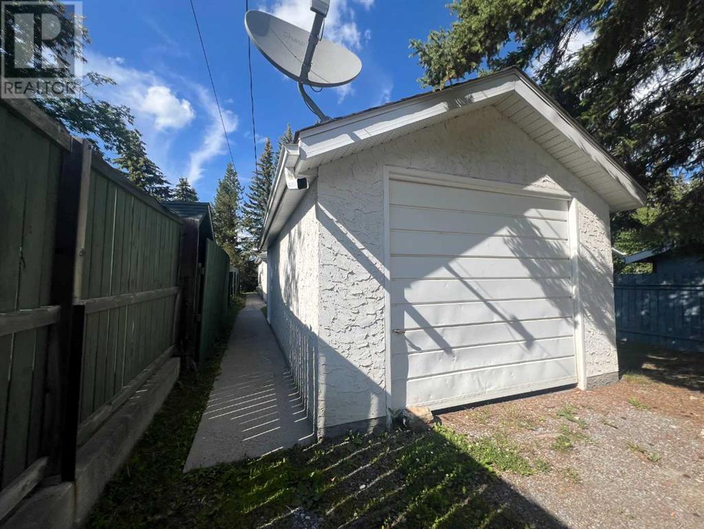 Photo 11 of 4805 17 Avenue, Edson AB