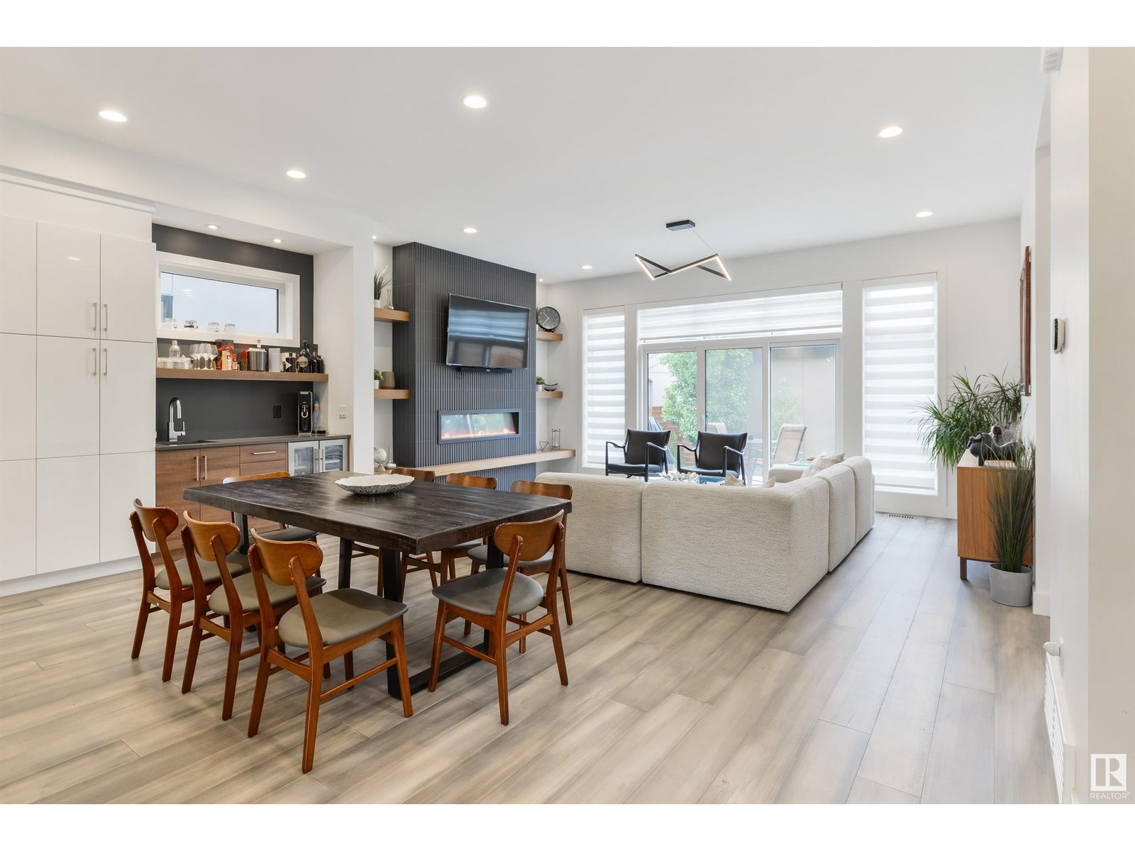 Photo 11 of 12444 Lansdowne Dr Nw, Edmonton AB