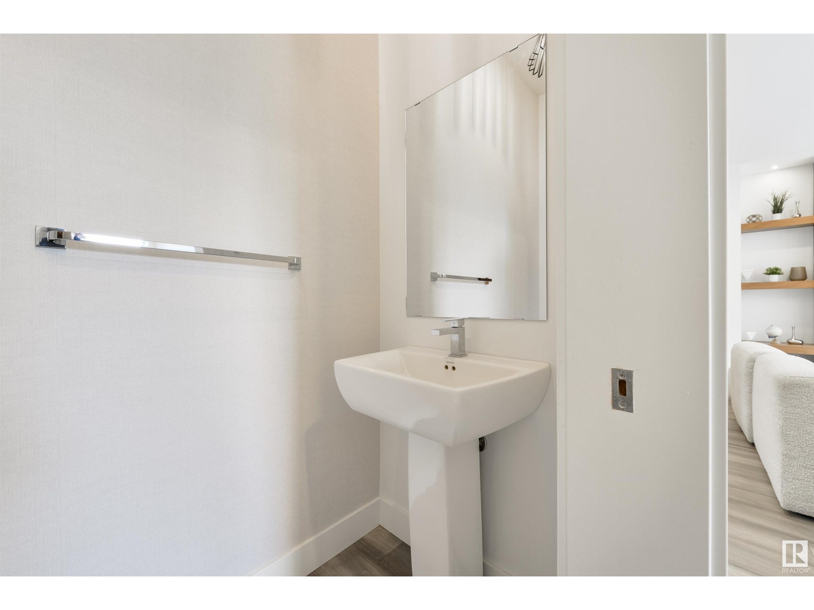 Photo 18 of 12444 Lansdowne Dr Nw, Edmonton AB