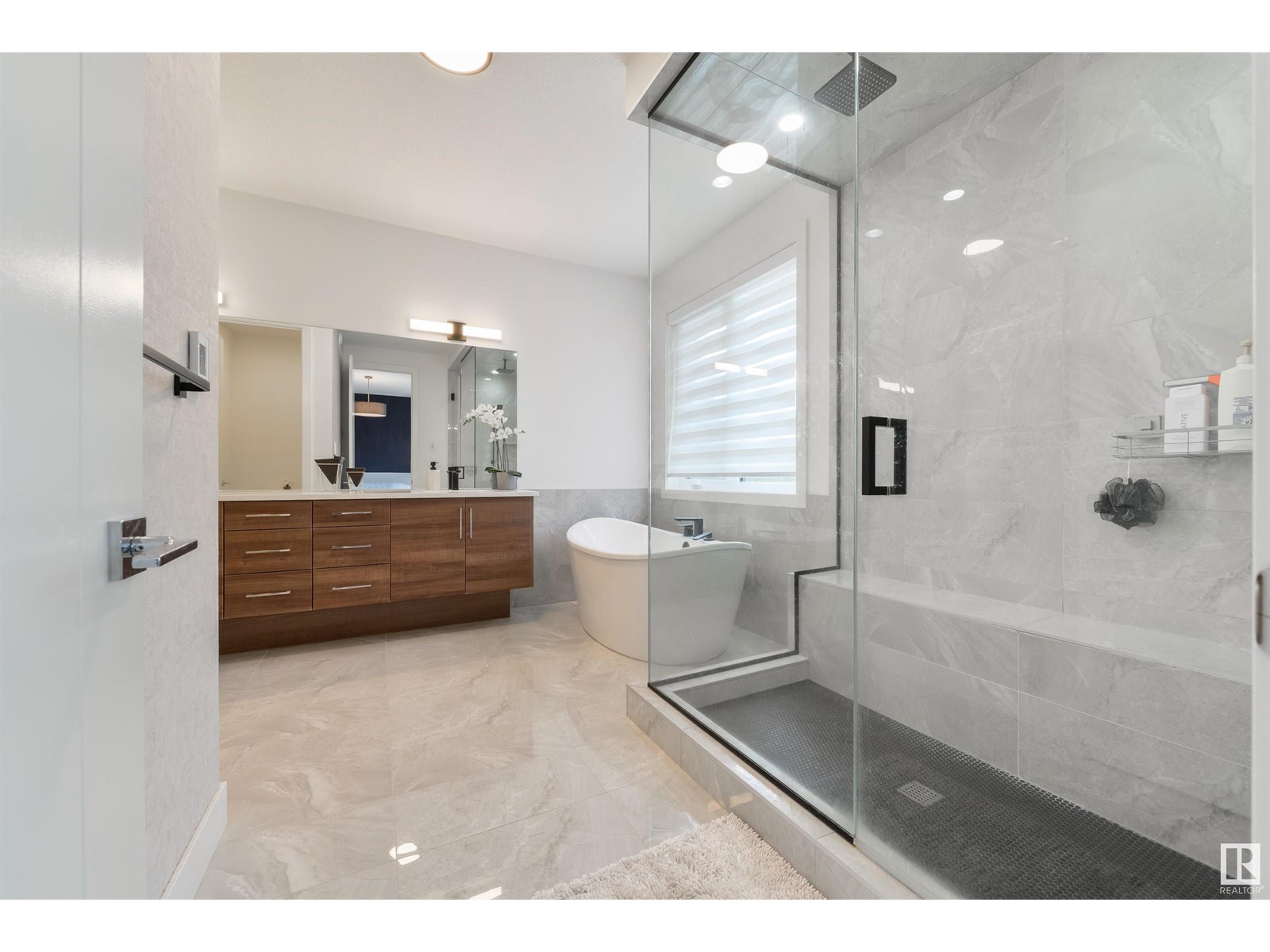 Photo 25 of 12444 Lansdowne Dr Nw, Edmonton AB