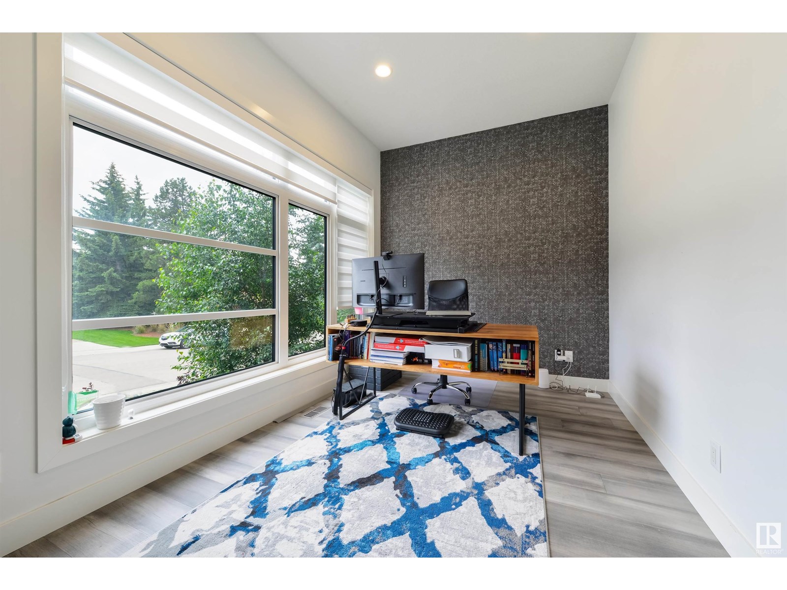 Photo 3 of 12444 Lansdowne Dr Nw, Edmonton AB
