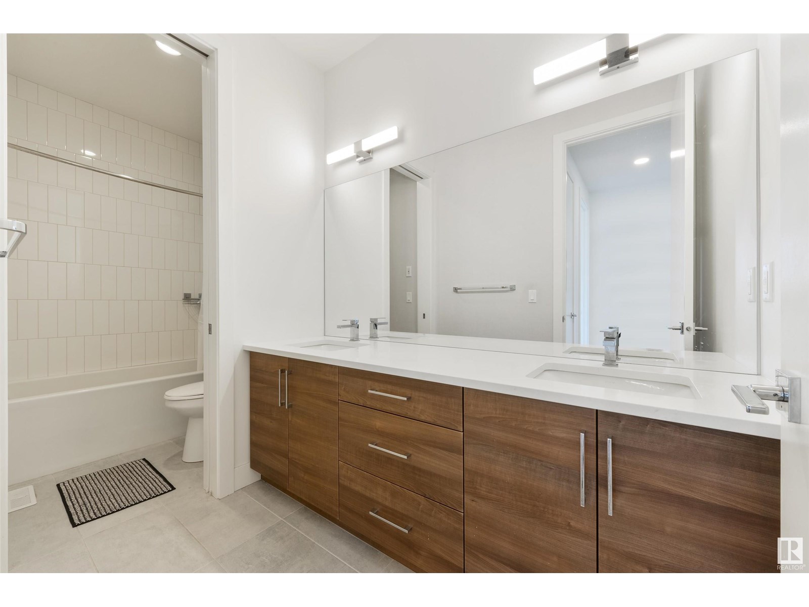 Photo 35 of 12444 Lansdowne Dr Nw, Edmonton AB