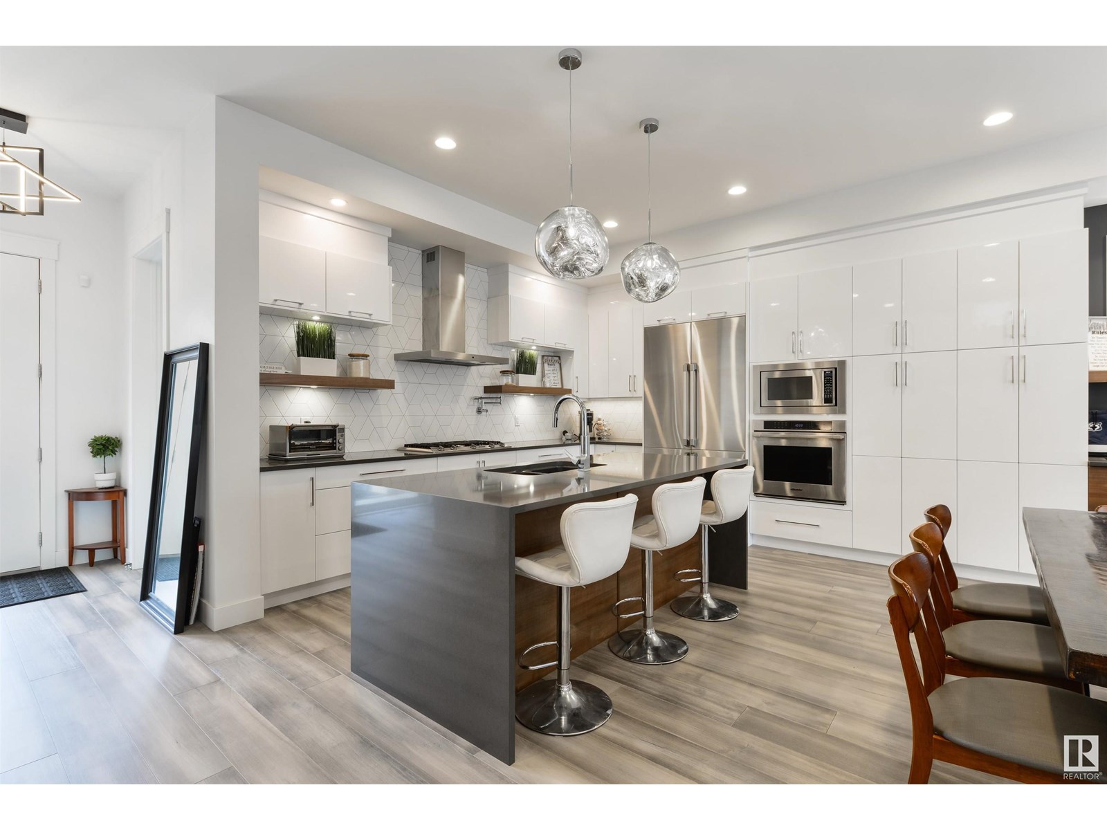 Photo 7 of 12444 Lansdowne Dr Nw, Edmonton AB