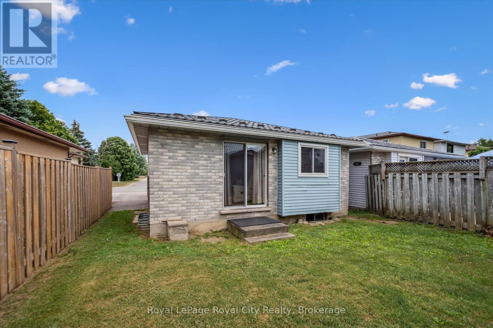 Photo 25 of 289 Strathallan Street, Centre Wellington ON