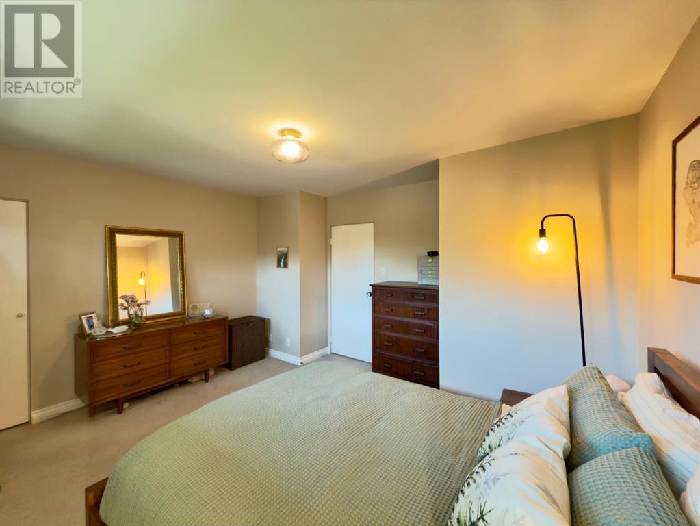 Single Family House for Sale in  Regal Park NE Renfrew Calgary 