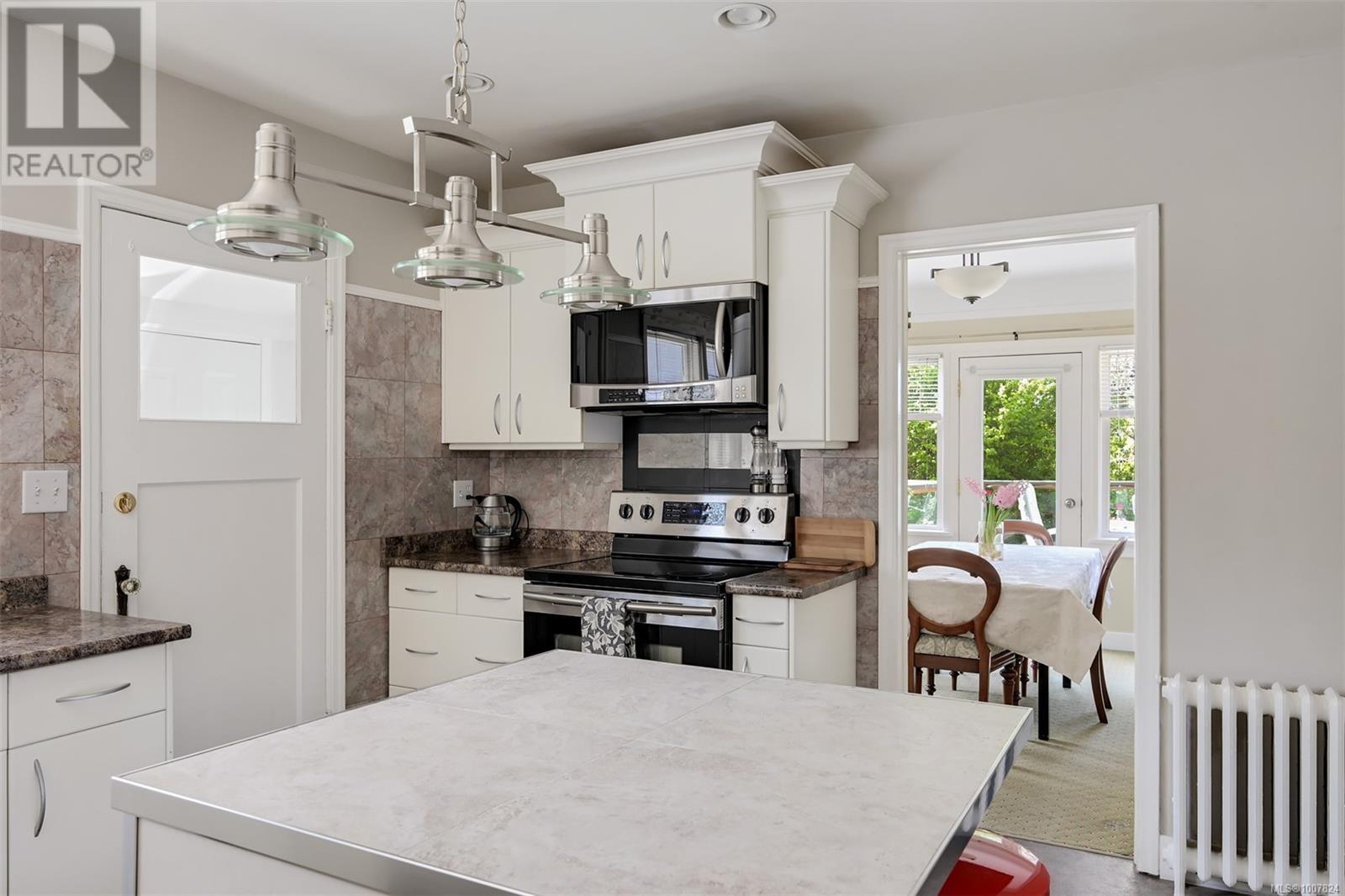 Photo 15 of 1151 Reynolds Rd, Saanich BC