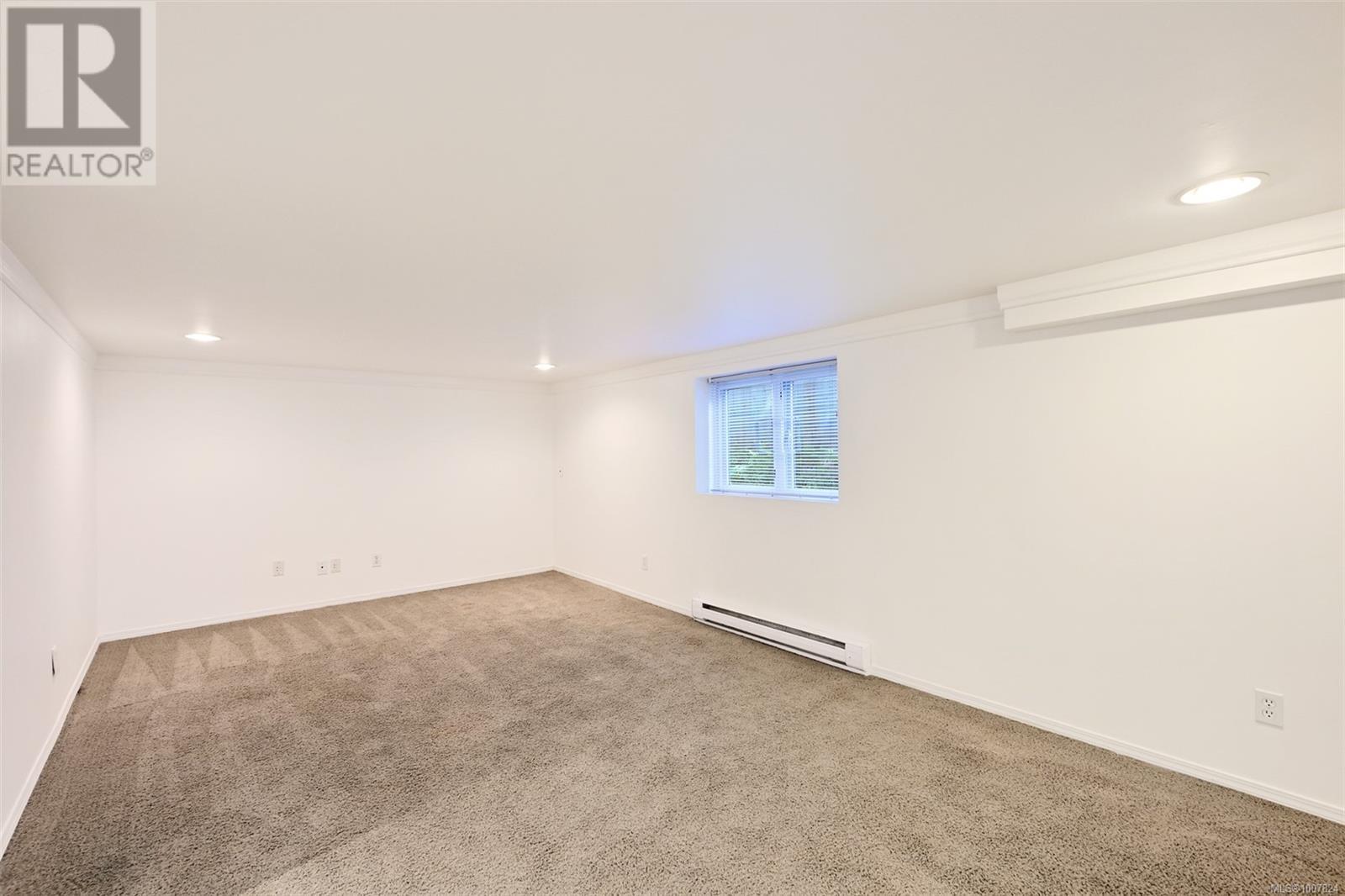 Photo 35 of 1151 Reynolds Rd, Saanich BC