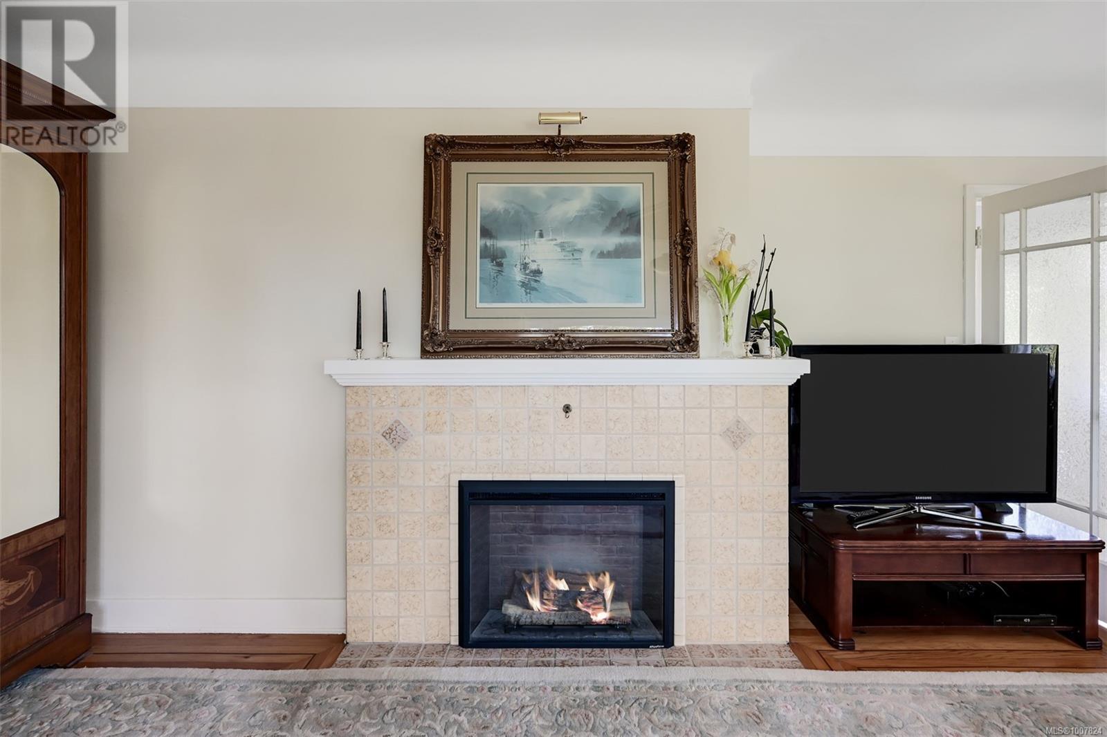 Photo 6 of 1151 Reynolds Rd, Saanich BC