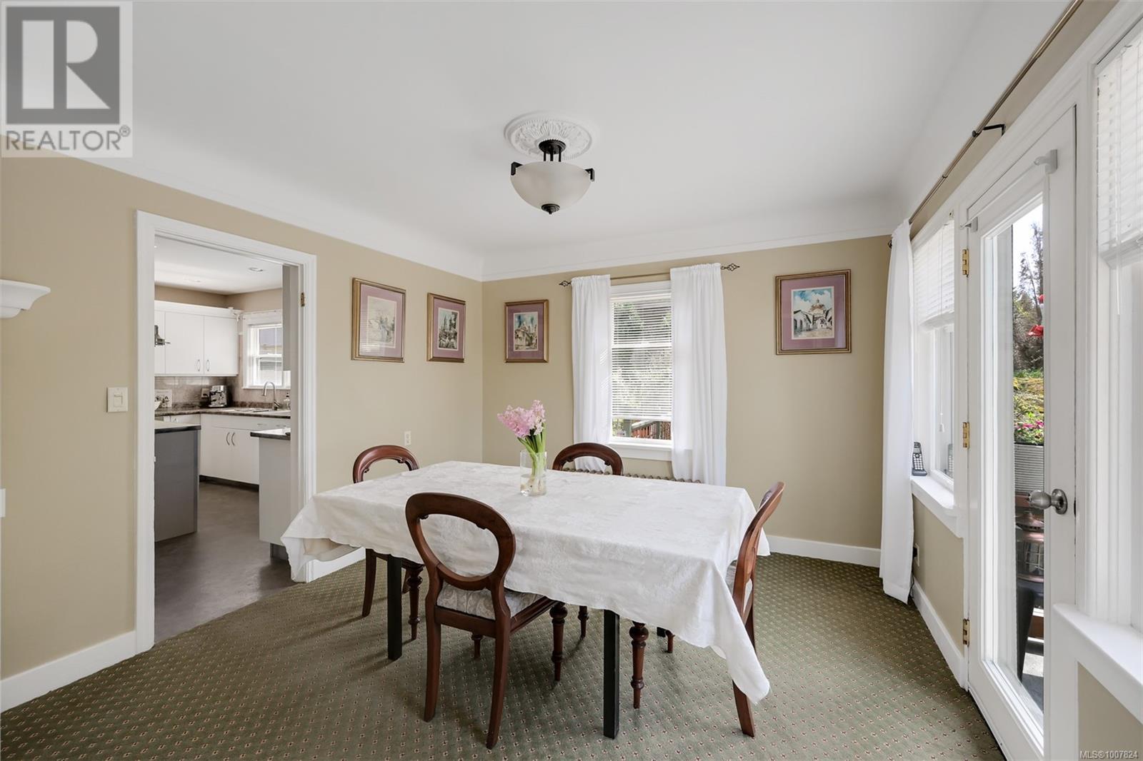 Photo 8 of 1151 Reynolds Rd, Saanich BC