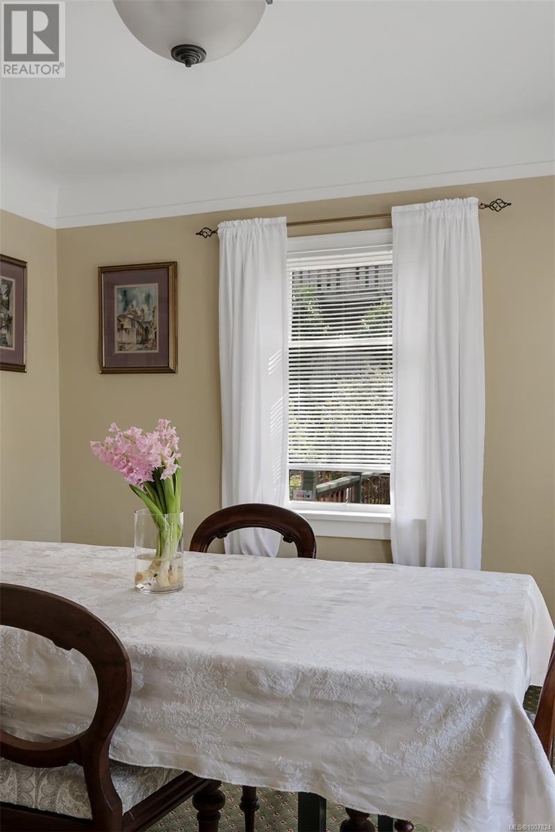 Photo 9 of 1151 Reynolds Rd, Saanich BC