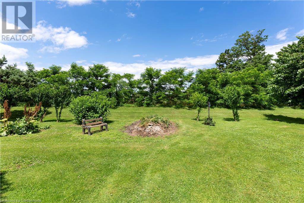 Photo 10 of 5400 North Service Road, Beamsville ON