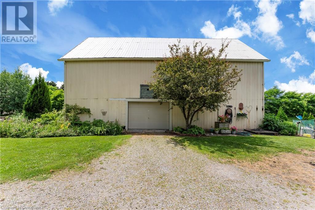 Photo 16 of 5400 North Service Road, Beamsville ON