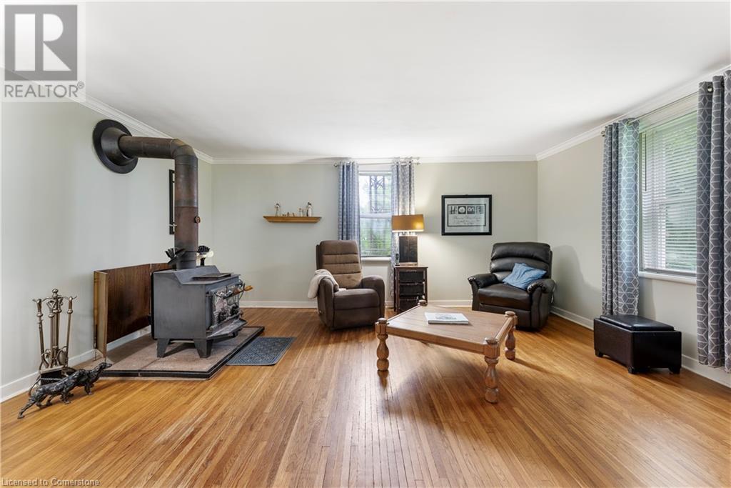 Photo 29 of 5400 North Service Road, Beamsville ON