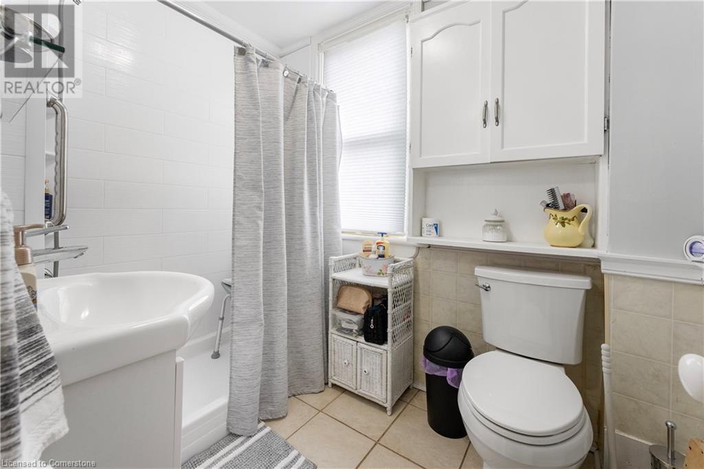 Photo 32 of 5400 North Service Road, Beamsville ON