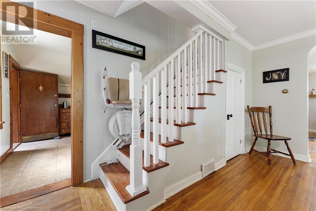 Photo 34 of 5400 North Service Road, Beamsville ON
